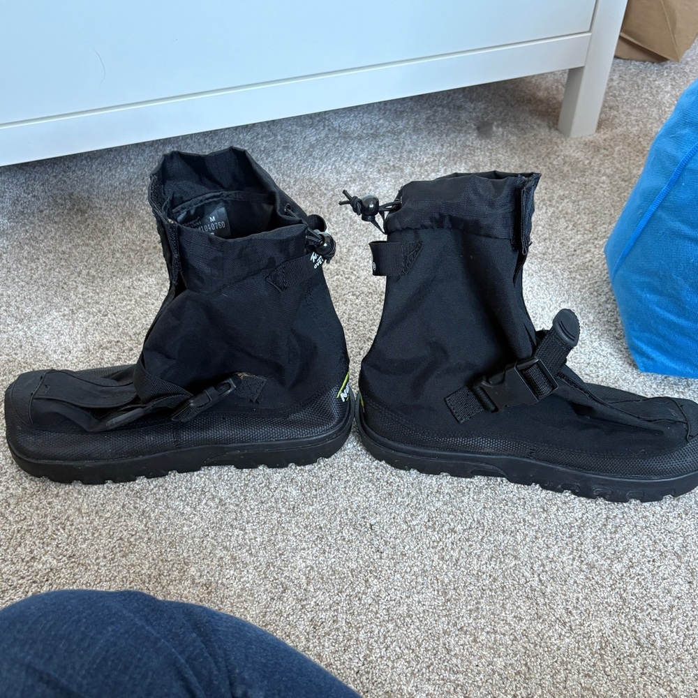 Neos Overshoes Mens Medium Black Voyager Waterproof Traction Winter Rain Light